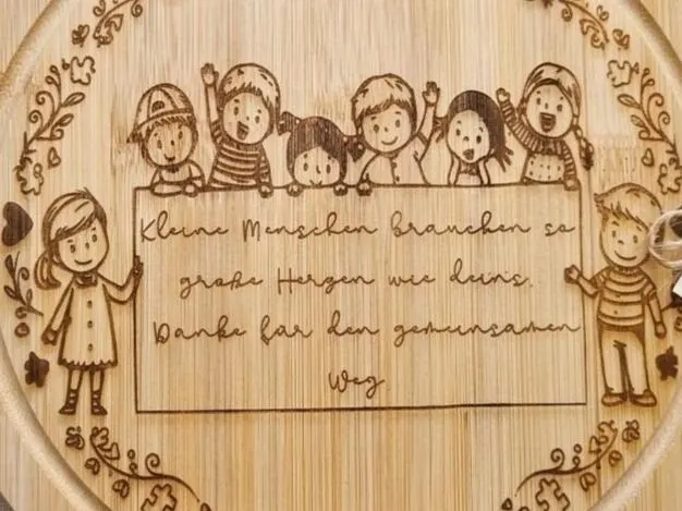 Holzplatte Geschenk Erzieherin Lehrerin, Lasergravur Kinder Motiv, Abschiedsgeschenk Kindergarten