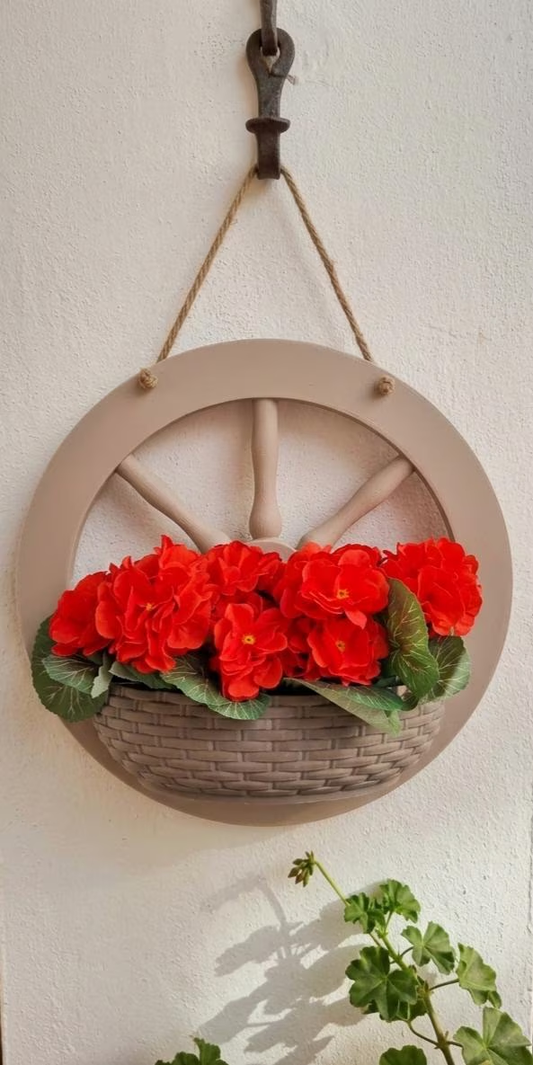 Wanddeko Holzrad mit künstlichen Geranien - 3D Druck Blumenampel - Landhausstil Sommerdeko