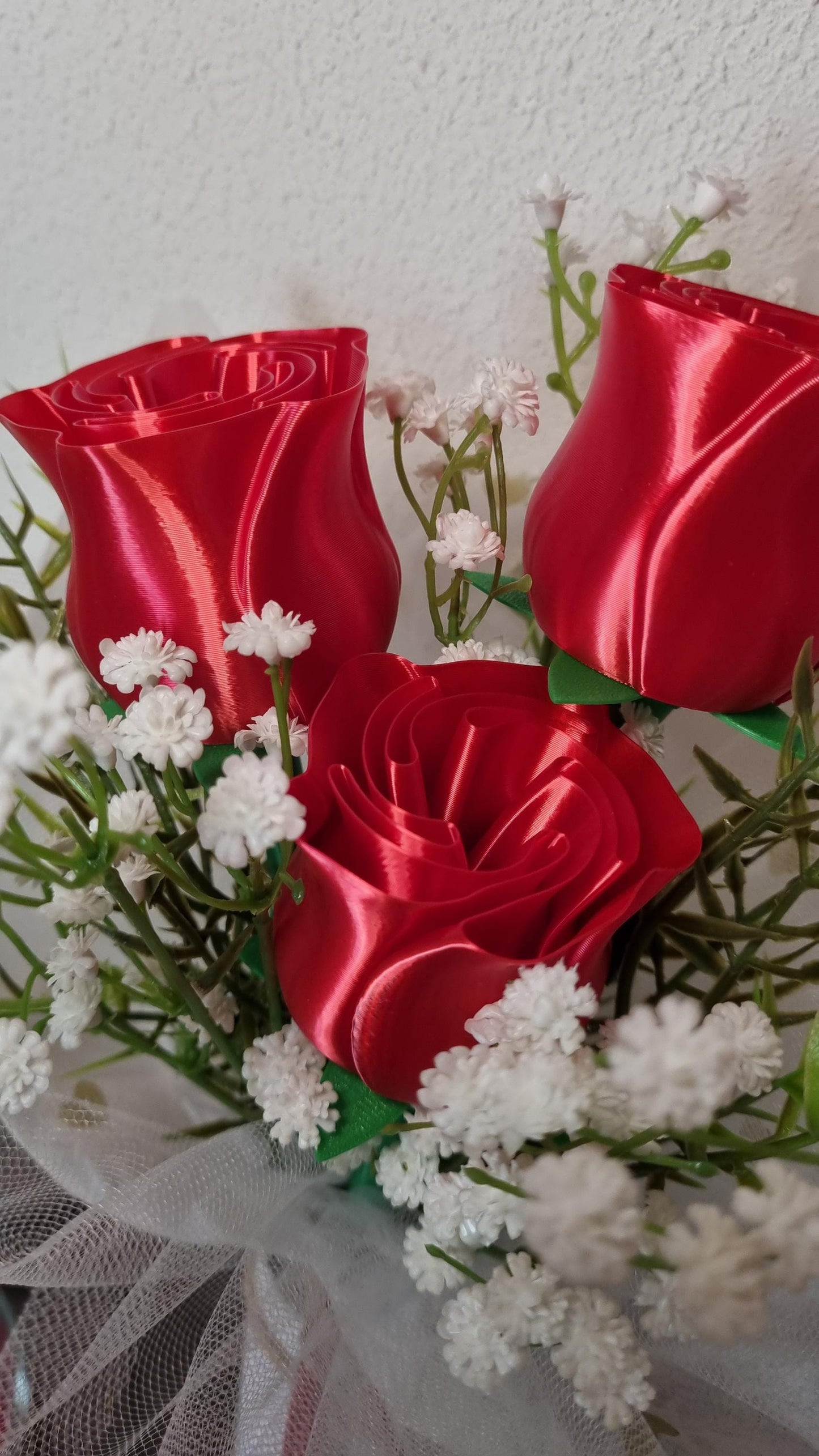 Rosen-Arrangement 3D - 3 rote Rosen mit weißen Blumen - Handgefertigte Blumendeko