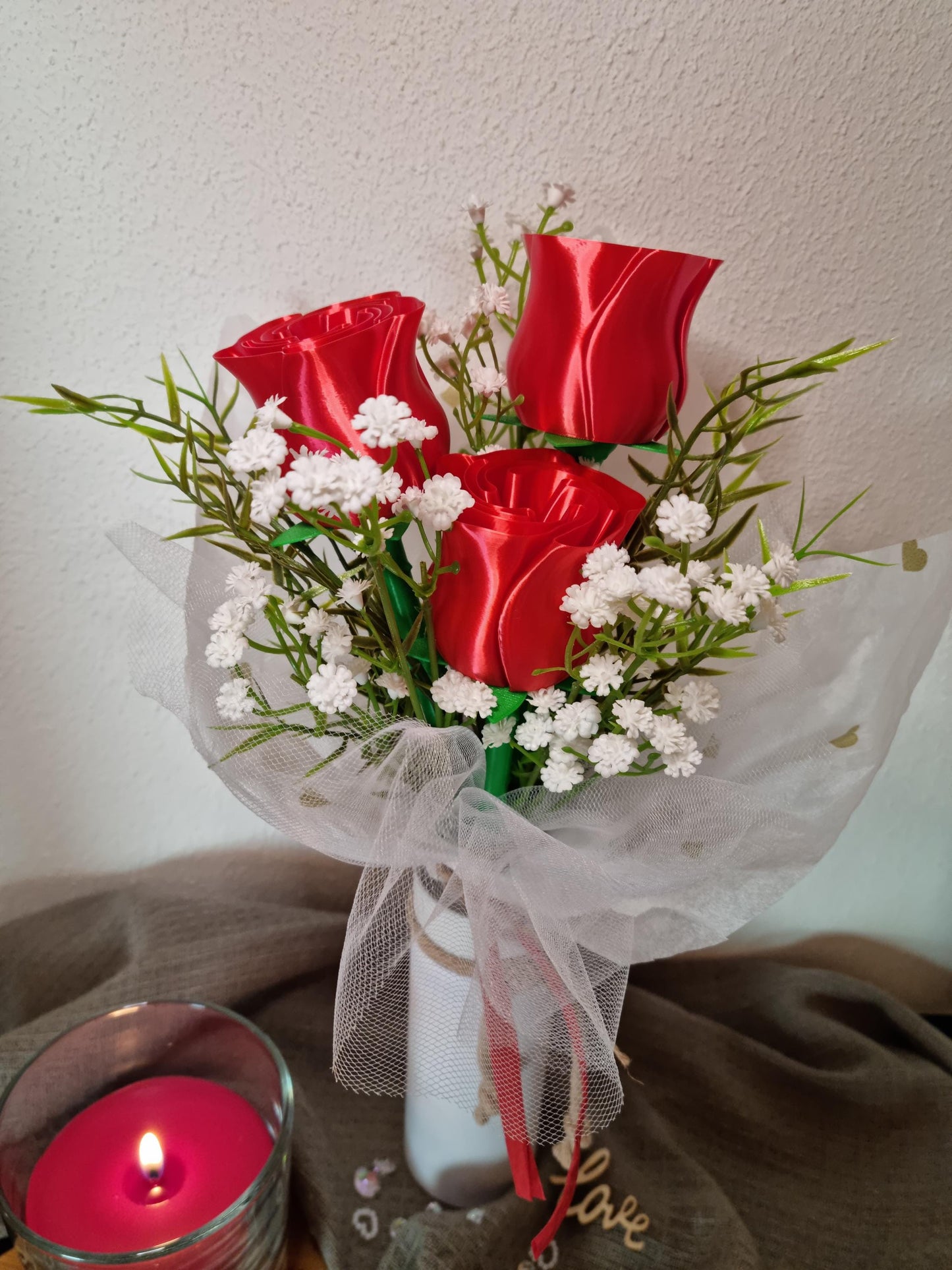 Rosen-Arrangement 3D - 3 rote Rosen mit weißen Blumen - Handgefertigte Blumendeko