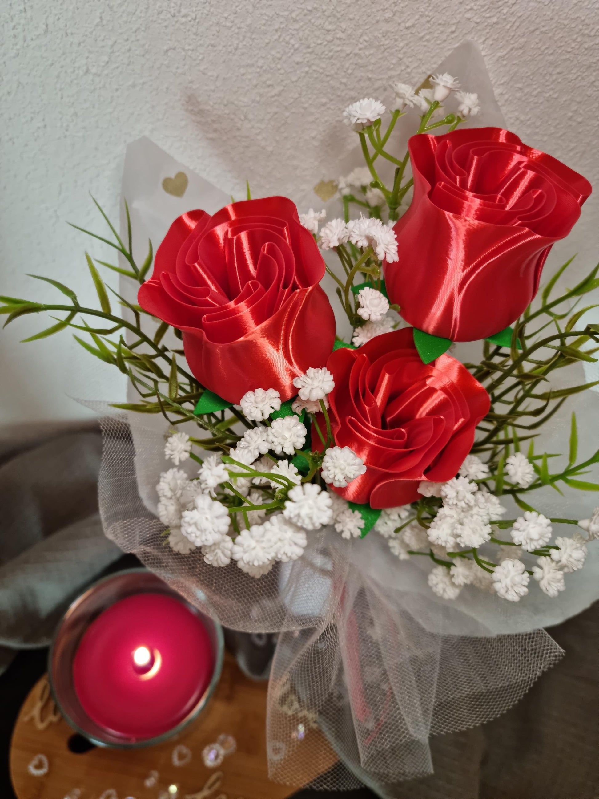 Rosen-Arrangement 3D - 3 rote Rosen mit weißen Blumen - Handgefertigte Blumendeko