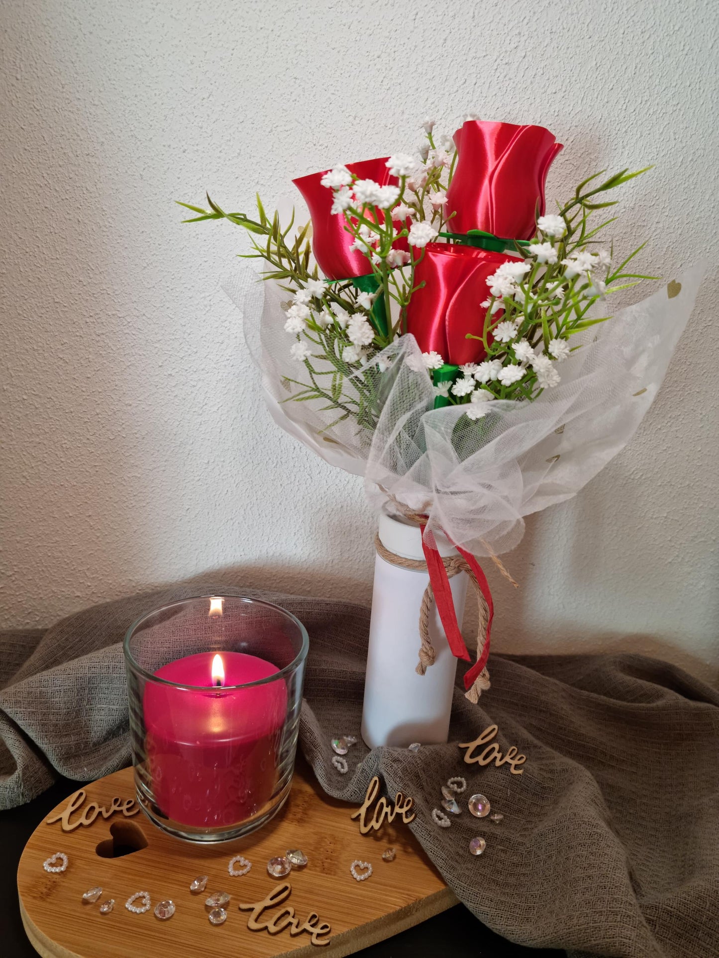 Rosen-Arrangement 3D - 3 rote Rosen mit weißen Blumen - Handgefertigte Blumendeko