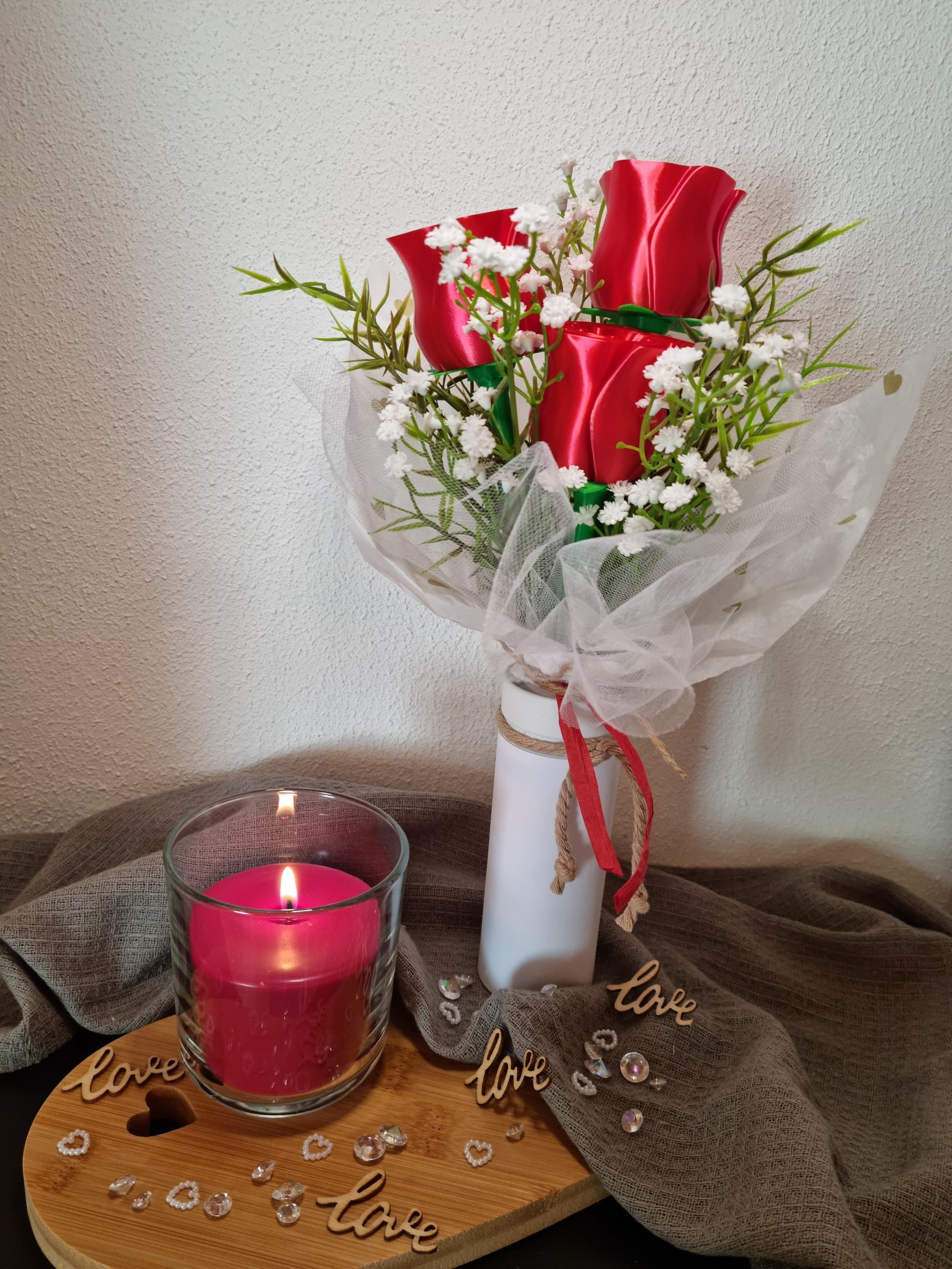 Rosen-Arrangement 3D - 3 rote Rosen mit weißen Blumen - Handgefertigte Blumendeko