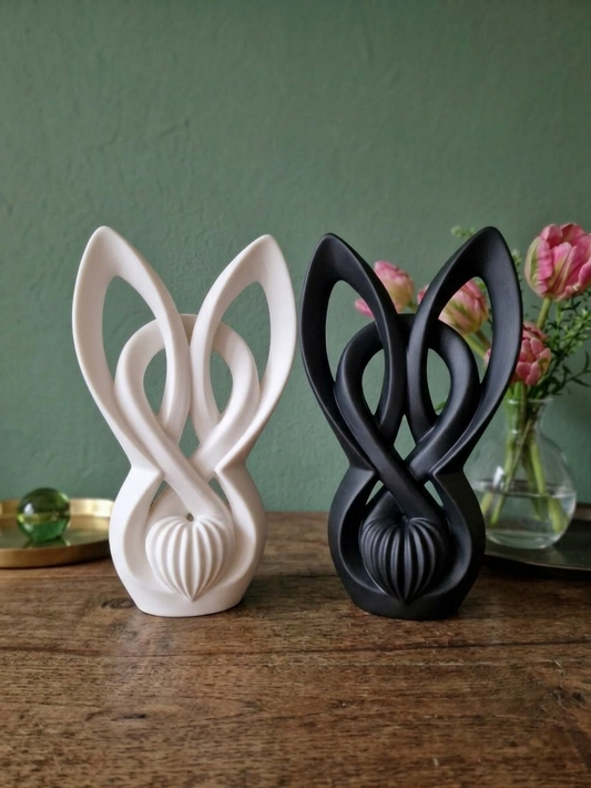 Moderne Hasenohren Dekofigur 18cm in Weiß und Schwarz - 3D-gedruckte Osterdeko