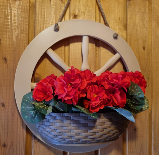 Wanddeko Holzrad mit künstlichen Geranien - 3D Druck Blumenampel - Landhausstil Sommerdeko
