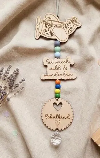 Schulkind Sonnenfänger – Geschenk zur Einschulung 2026 | Holz Kristall Glücksbringer